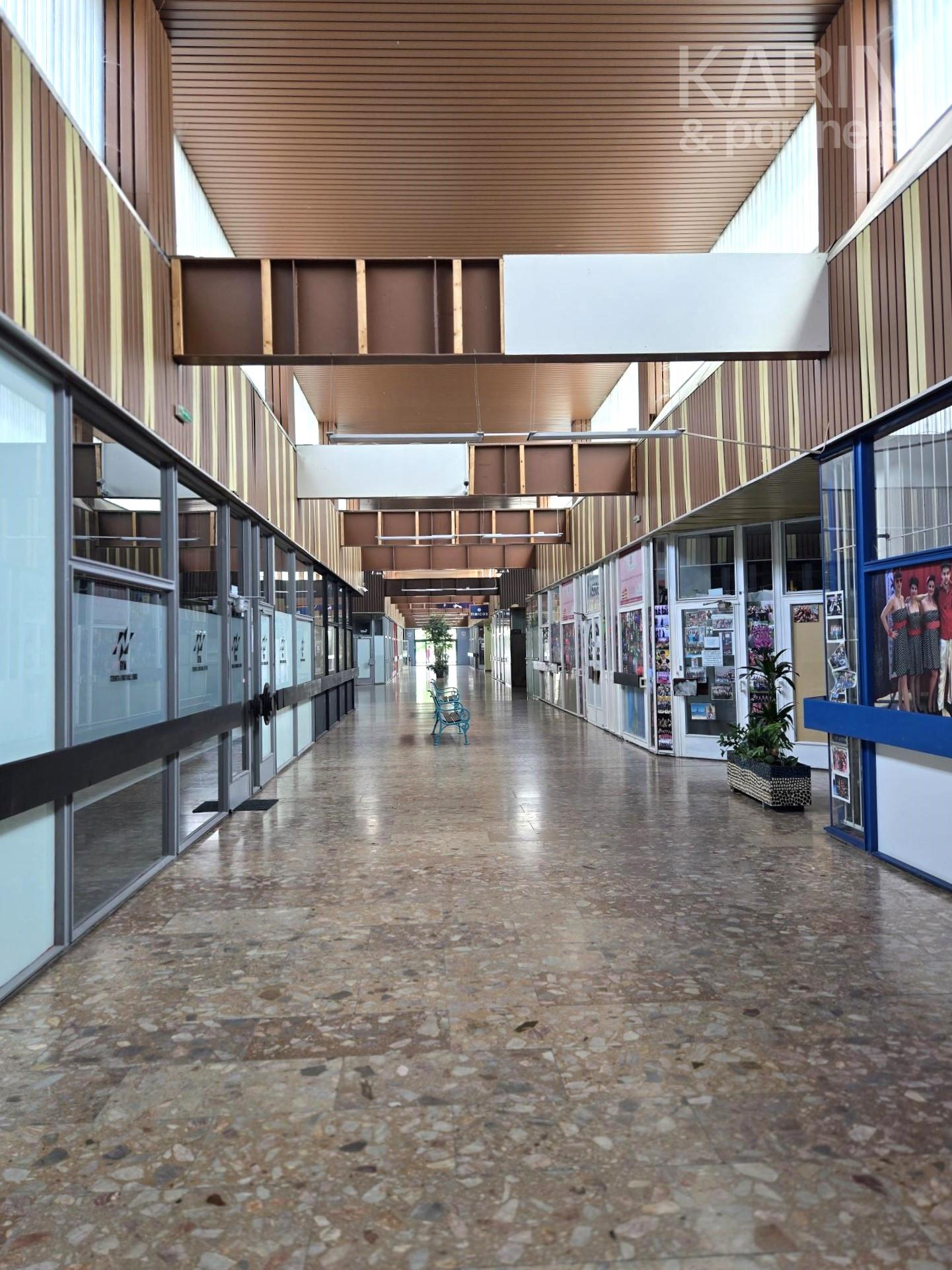 Obchodný priestor na prenájom – 85 m², Ovsištské námestie, Bratislava V – Petržalka – fotka 2