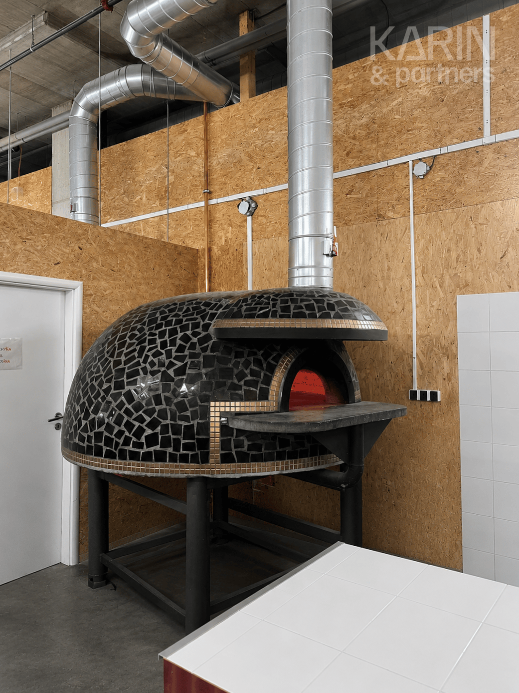 ATRAKTÍVNA REŠTAURÁCIA / PIZZERIA NA PRENÁJOM S ODSTÚPENÍM - ROŽŇAVSKÁ ULICA - BA III – fotka 2