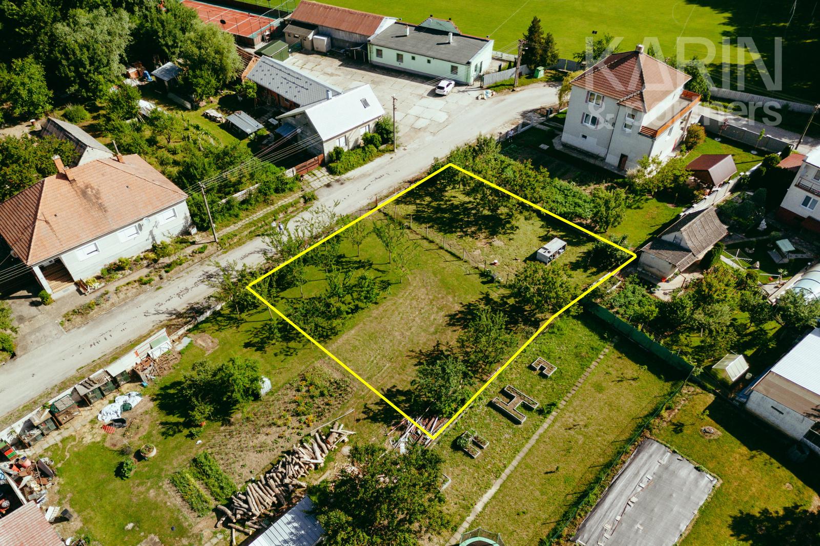 PREDAJ: STAVEBNÝ POZEMOK SO SIEŤAMI