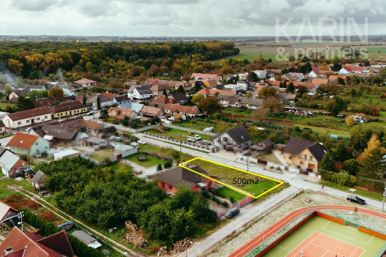 Stavebný pozemok v obci Čáry na Záhorí v tichej ulici – fotka 2