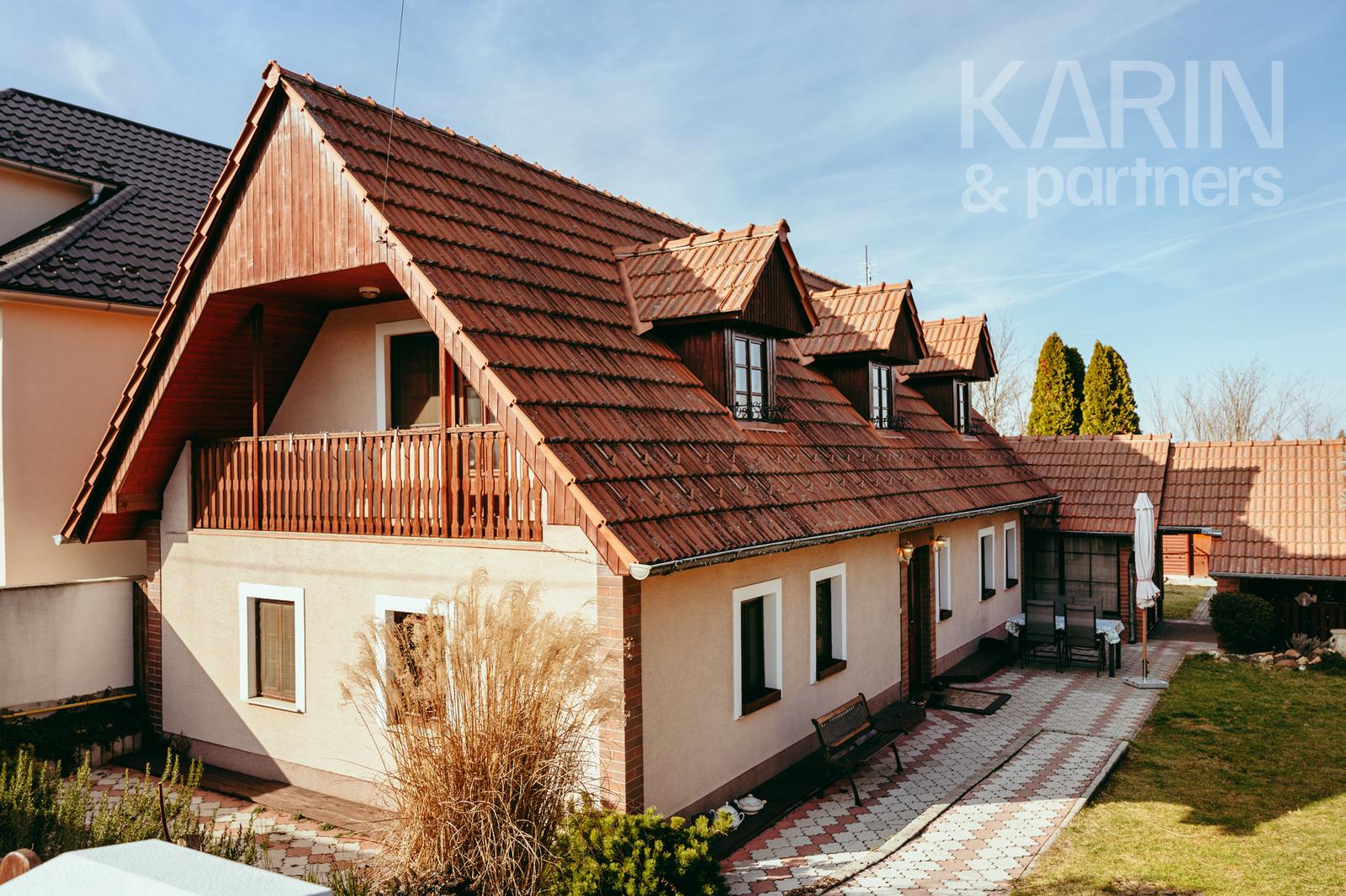 Štýlový 4 izbový rodinný dom s bazénom a súkromím