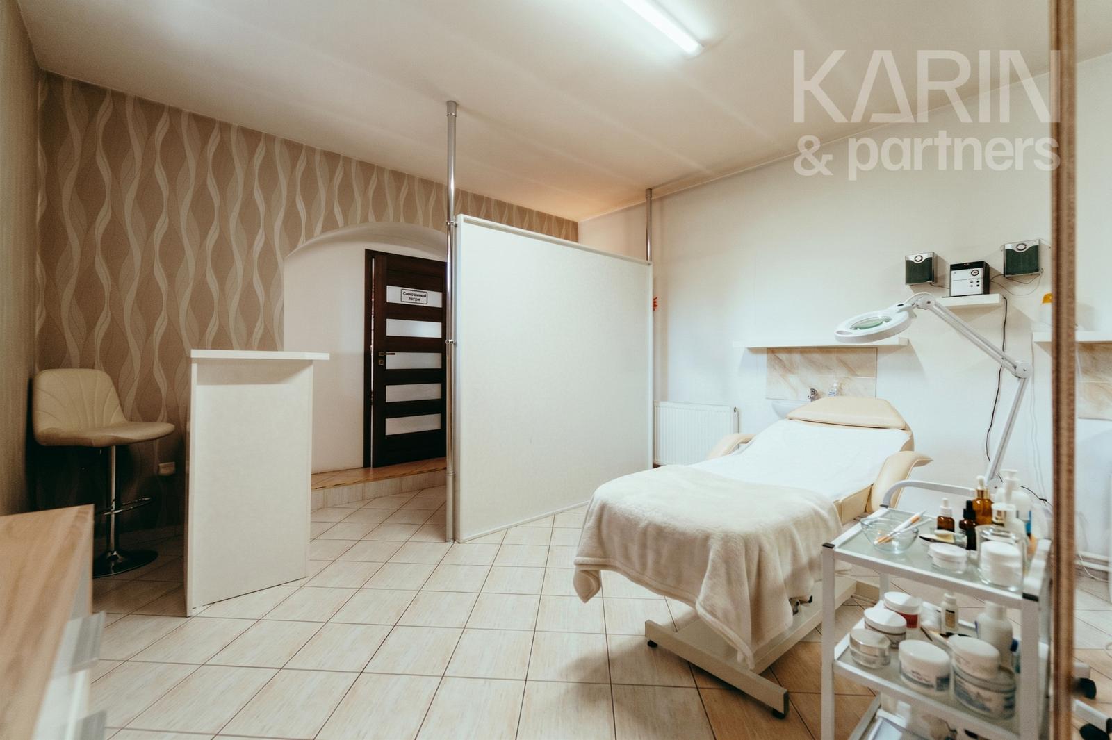 Zabehnutý komerčný priestor k podnikaniu (Salón) – fotka 2