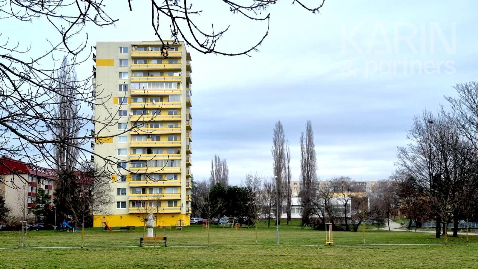Hľadám 1 a 2 - izbový byt pre klienta s balkónom