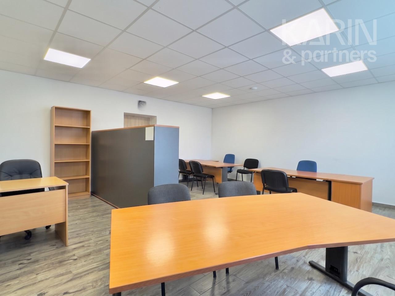 Krásny veľký priestor pre vaše podnikanie so súkromným parkovaním, Holíč - Nám. mieru – fotka 2