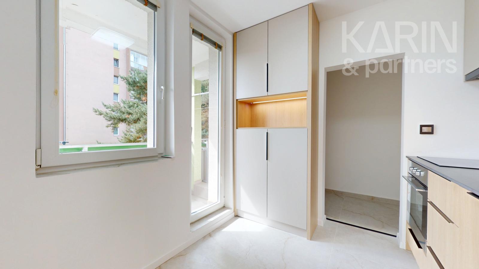 REZERVOVANÉ - Kompletne zrekonštruovaný 3 izbový byt na predaj - Bratislava - Karlova Ves – fotka 2