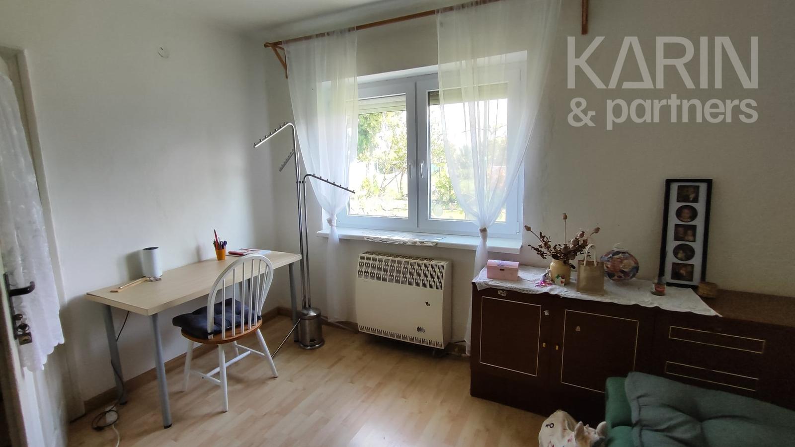 Rodinný dom s veľkým pozemkom – fotka 2