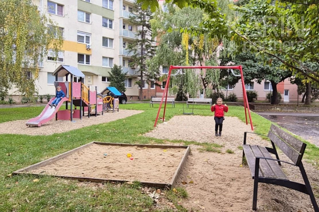 Súrne hľadám 2-izb byt s balkónom na ul. A. Kubinu v Trnave – fotka 2