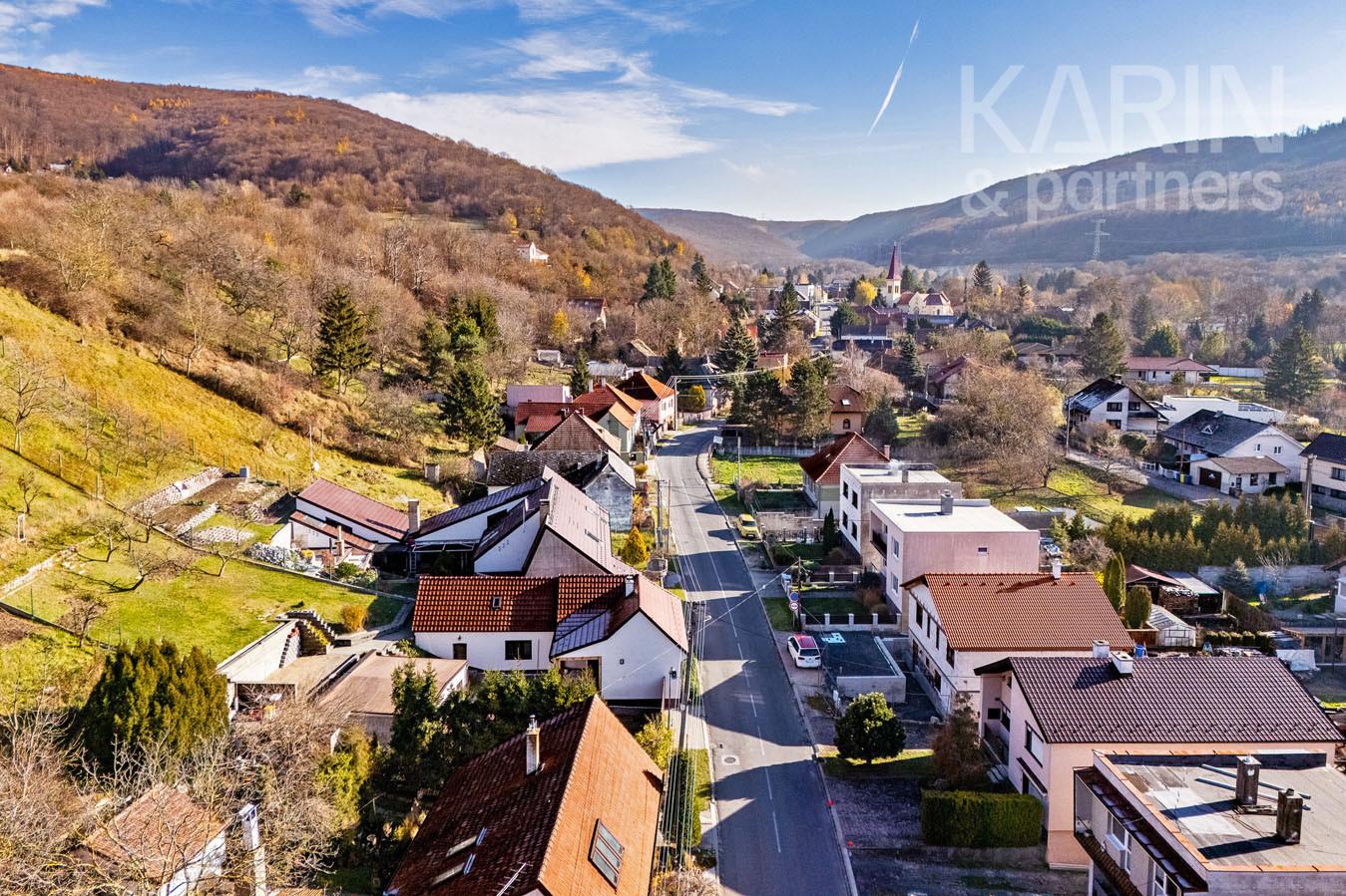 Stavebný pozemok s rozlohou 656 m² v obci Borinka. – fotka 2