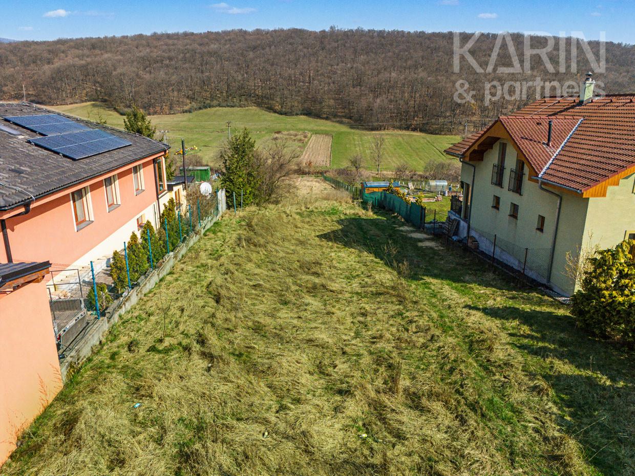 Stavebný pozemok s rozlohou 1758 m² v obci Lošonec.