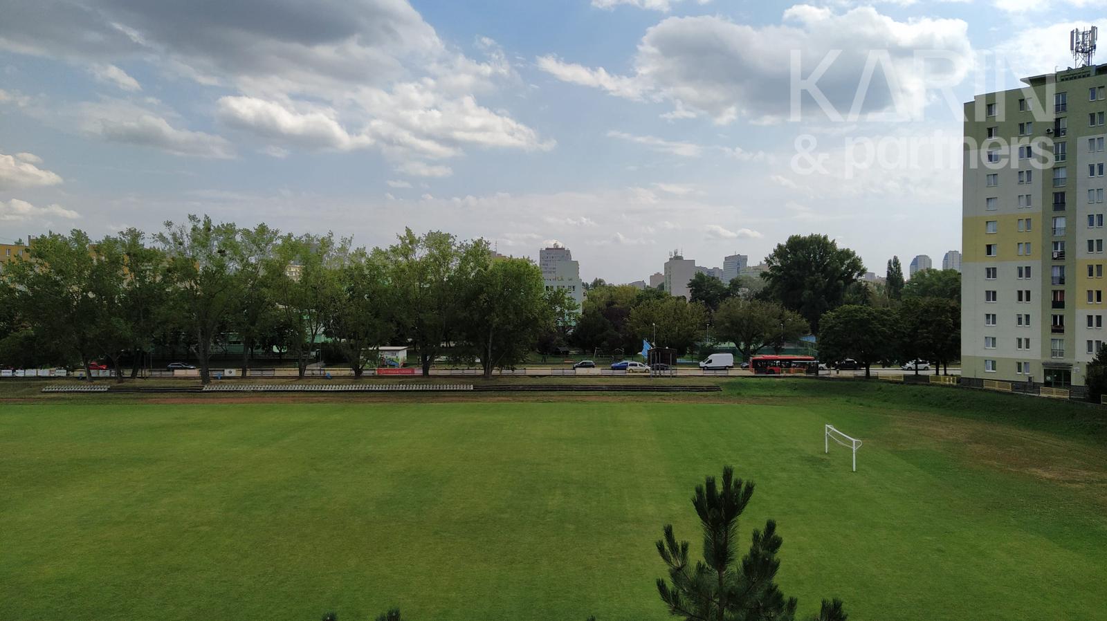 Prenájom rekonštr. 3 izb. byt 65m2 s balkónom 2m2 na Tokajíckej ul., BA II. Ružinov.
