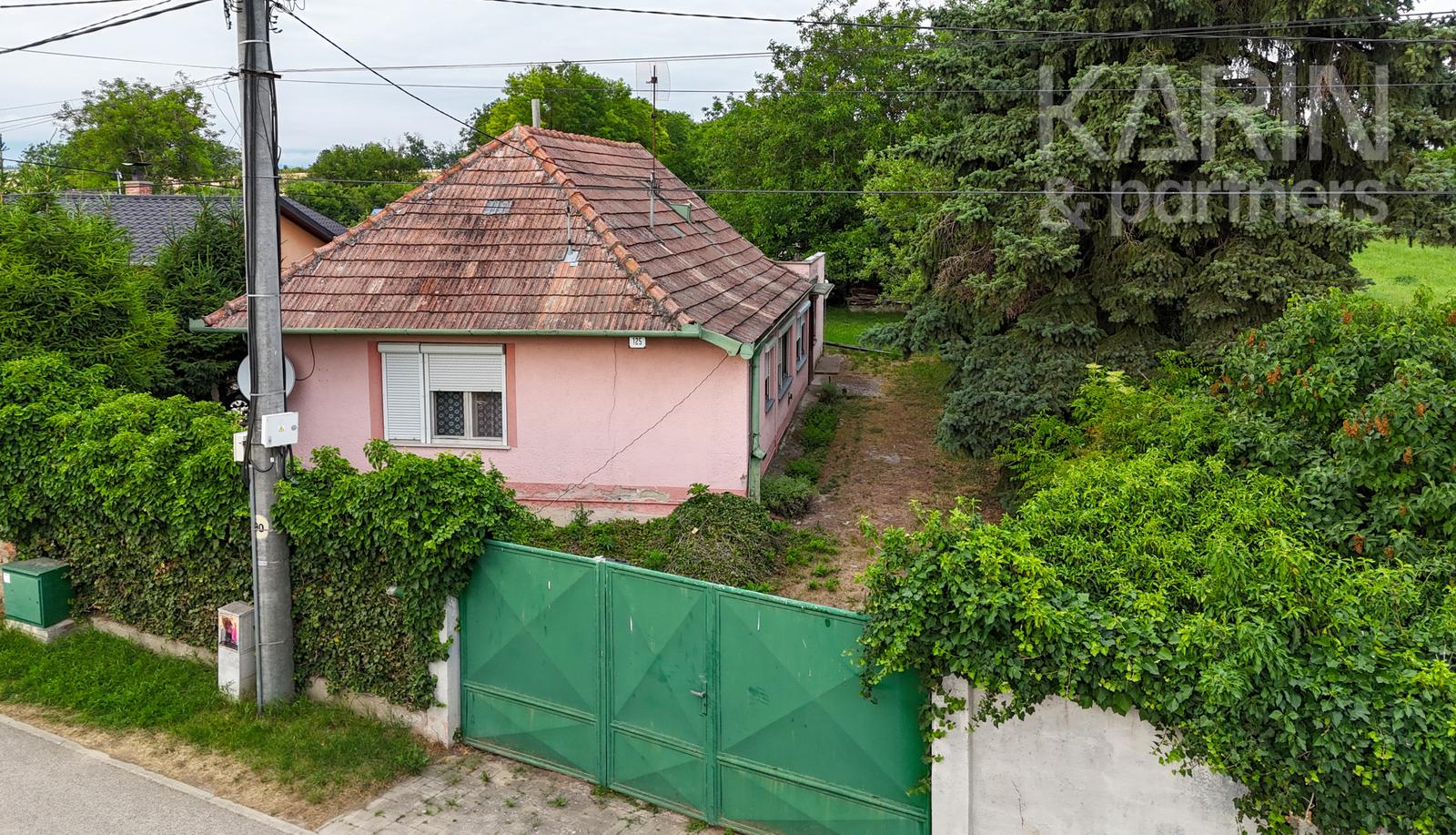 2i tehlový dom s vínnou pivnicou a pozemkom 1250 m²