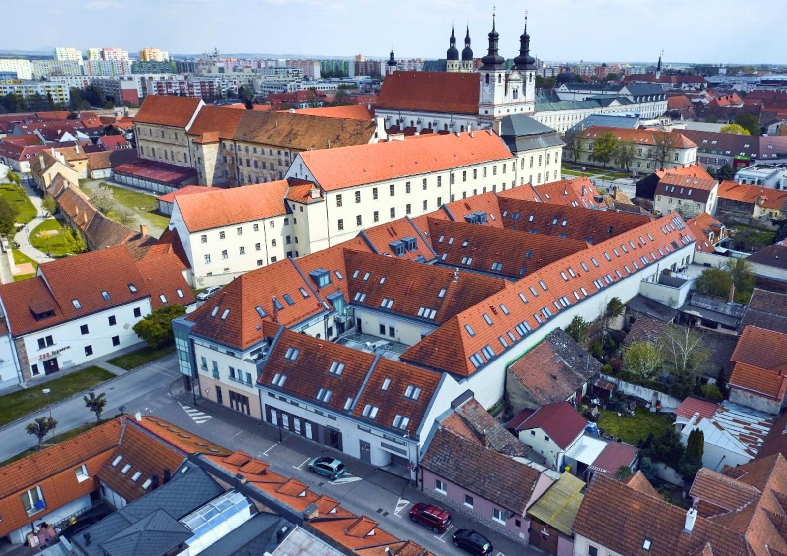 Prenájom prízemných priestorov pre zdravotnícke účely priamo v historickom centre mesta Trnava – fotka 2
