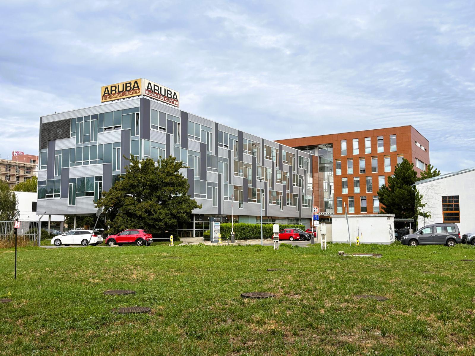 Prenájom moderných kancelárií od 24 m² do 138 m² v skvelej lokalite na Galvaniho ulici, Bratislava – Ružinov – fotka 2