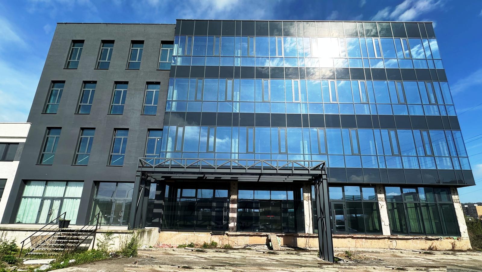 Predaj multifunkčnej budovy 8 903 m² v časti Košice Juh s pozemkom 8 562m² – fotka 2