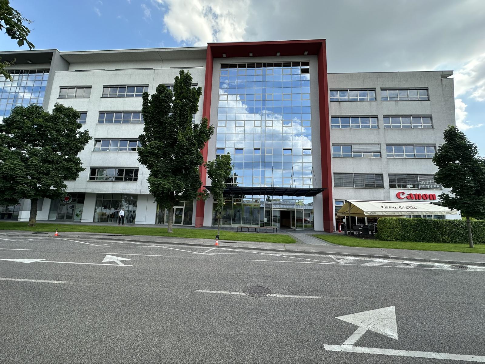 Prenájom kancelárskeho priestoru 225 m² na ulici Galvaniho v meste Bratislave