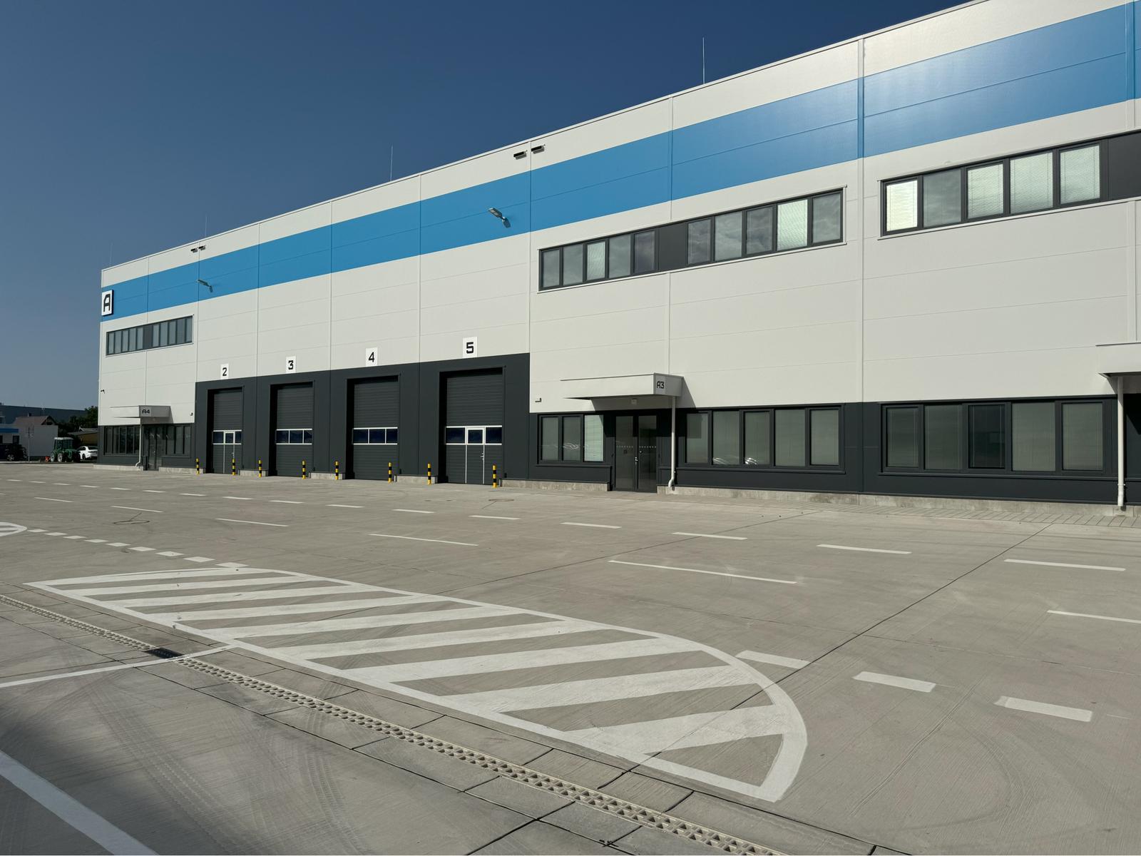 Prenájom 3 nových skladov od 800 m² vrátane kancelárií priamo v meste Bratislava