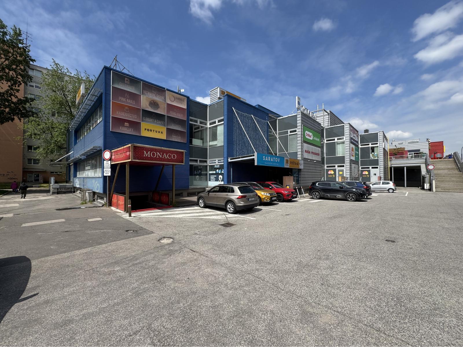 Prenájom obchodného priestoru 24 m² v OD Saratov II – Bratislava, Dúbravka