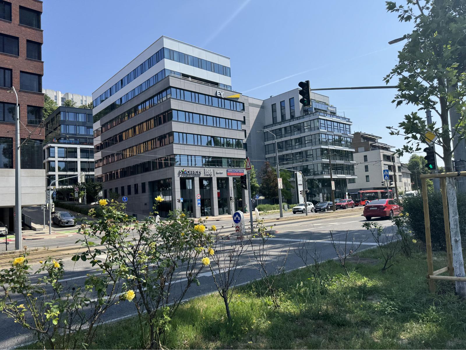 Prenájom samostatného kancelárskeho traktu 407 m² pri nábreží Dunaja v meste Bratislava – fotka 2