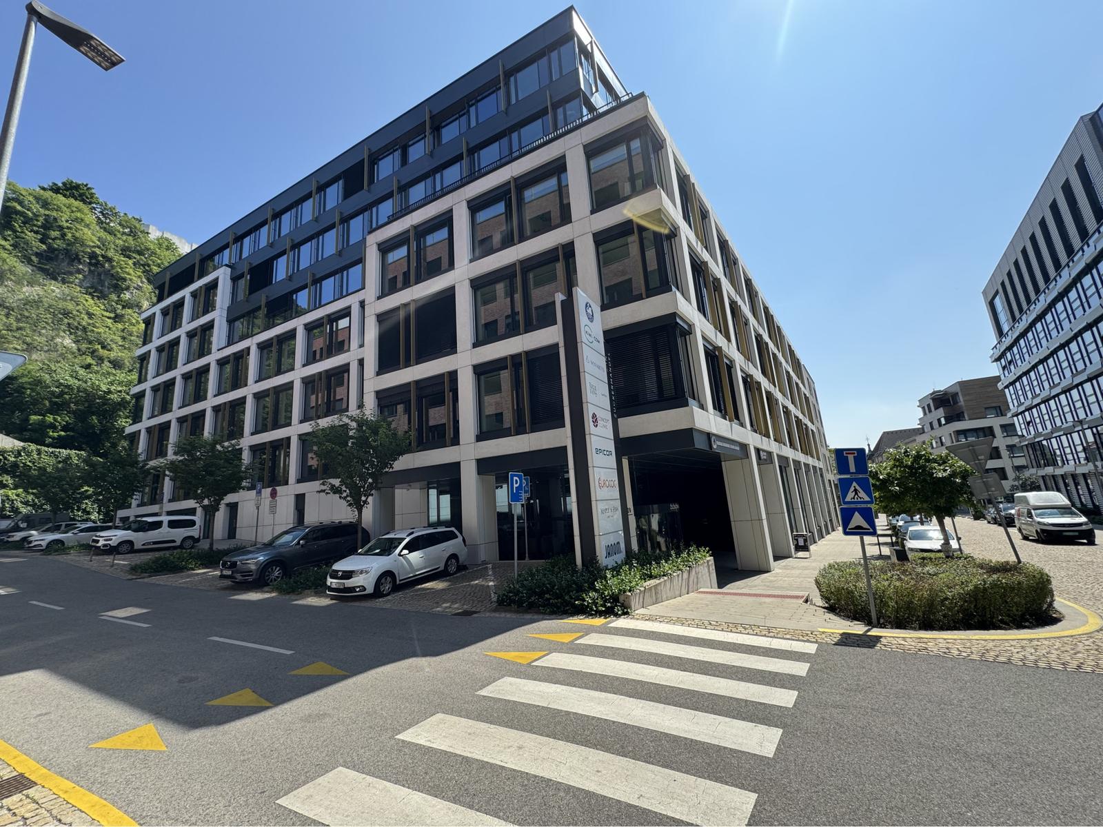 Prenájom samostatného kancelárskeho traktu 620 m² pri nábreží Dunaja v meste Bratislava