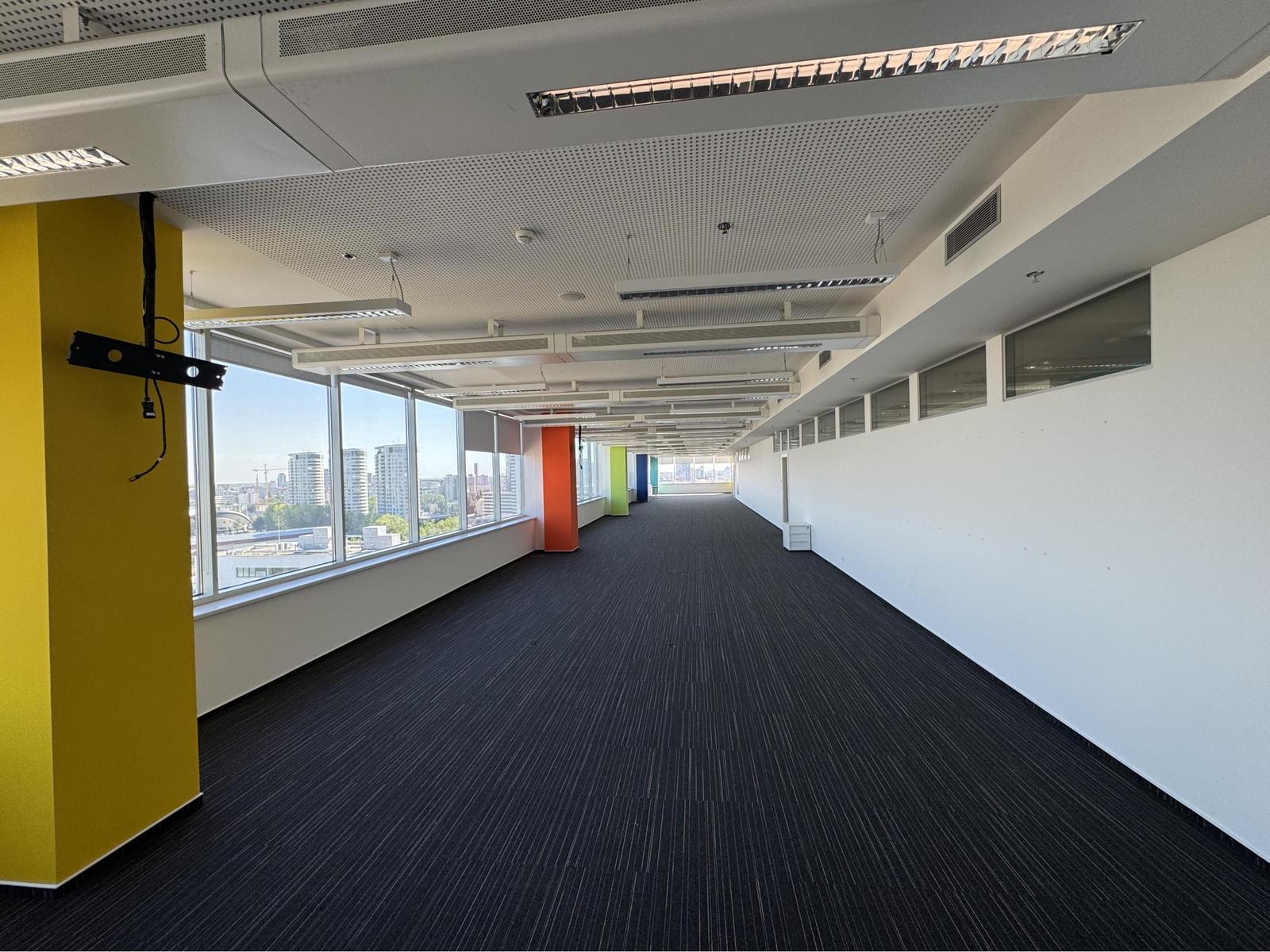 Prenájom samostatného kancelárskeho traktu 750 m² pri jazere Kuchajda v meste Bratislava