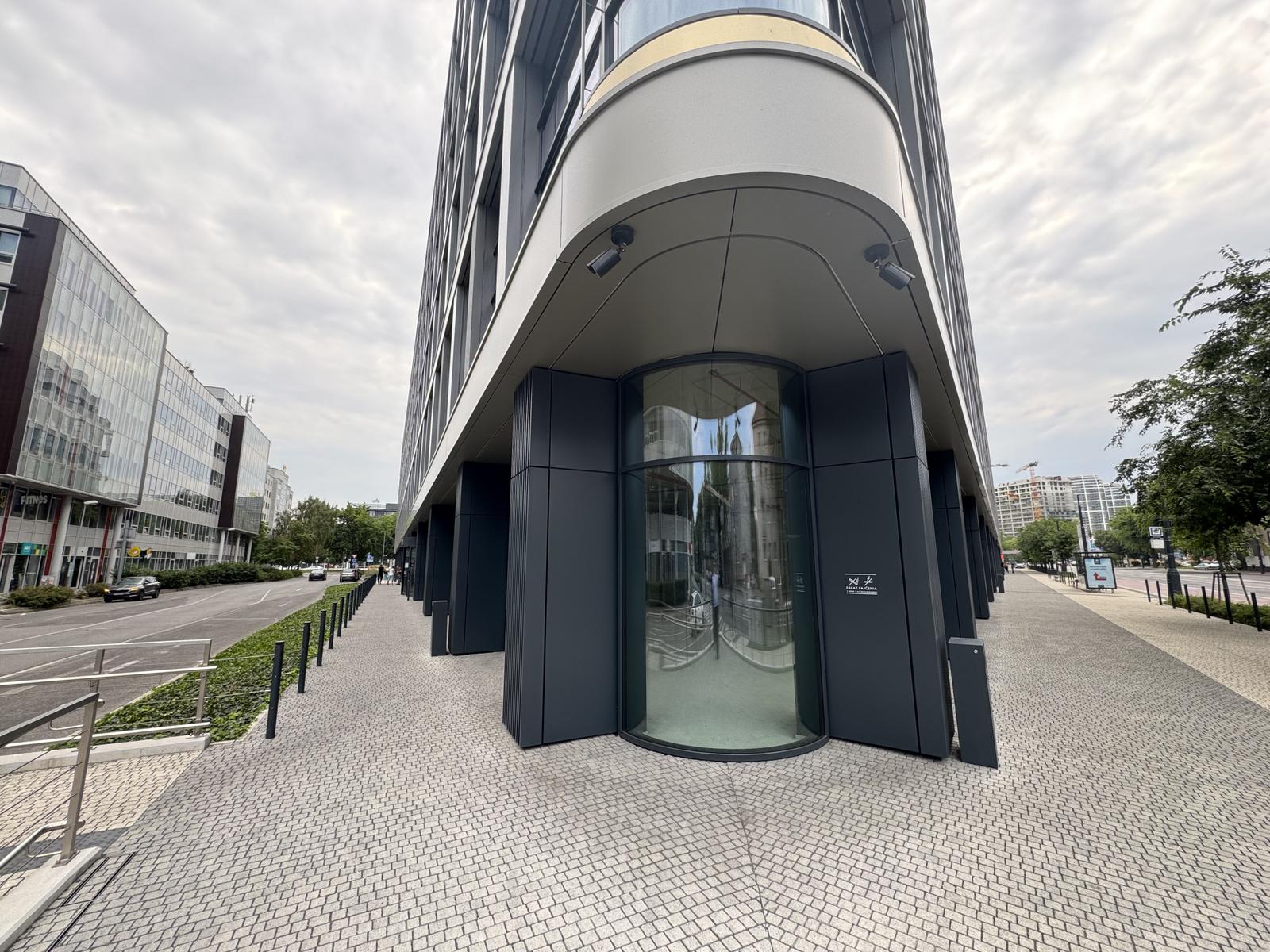 Prenájom rožného obchodného priestoru 147 m² v skvelej lokalite v centre mesta Bratislava – fotka 2