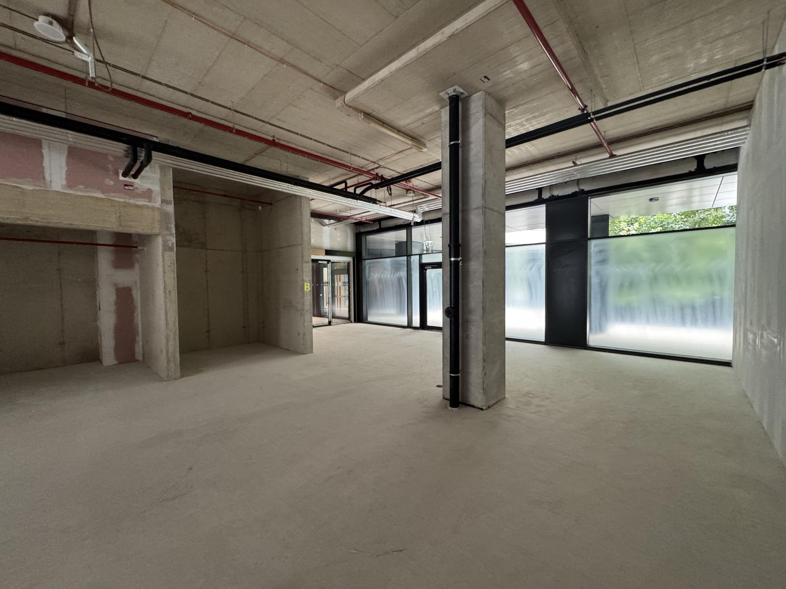Prenájom obchodného priestoru 217 m² v skvelej lokalite v centre mesta Bratislava – fotka 2