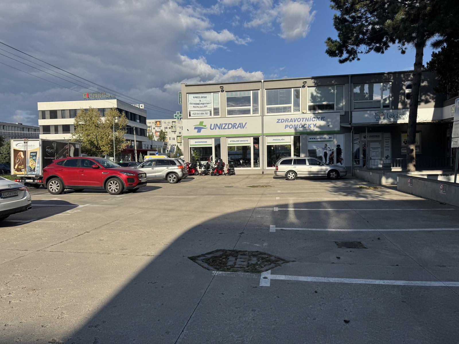 Prenájom dvoj kancelárie 38 m² pri OC AVION v meste Bratislava