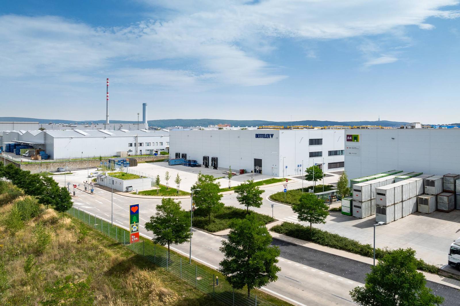 Prenájom skladových priestorov od 2300 m² vrátane kancelárií v meste Bratislava - Devínska Nová Ves
