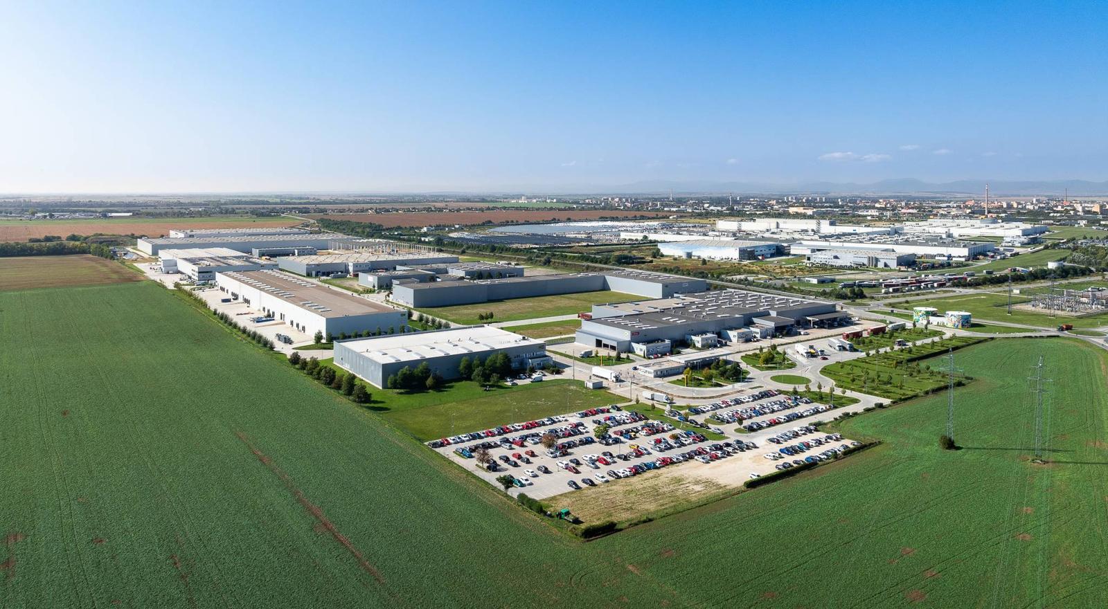 Prenájom skladových priestorov od 1650 m² vrátane kancelárií v blízkosti mesta Trnava