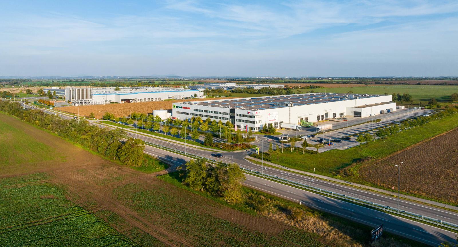 Prenájom skladových priestorov od 1650 m² s kanceláriami v blízkosti mesta Trnava – fotka 2