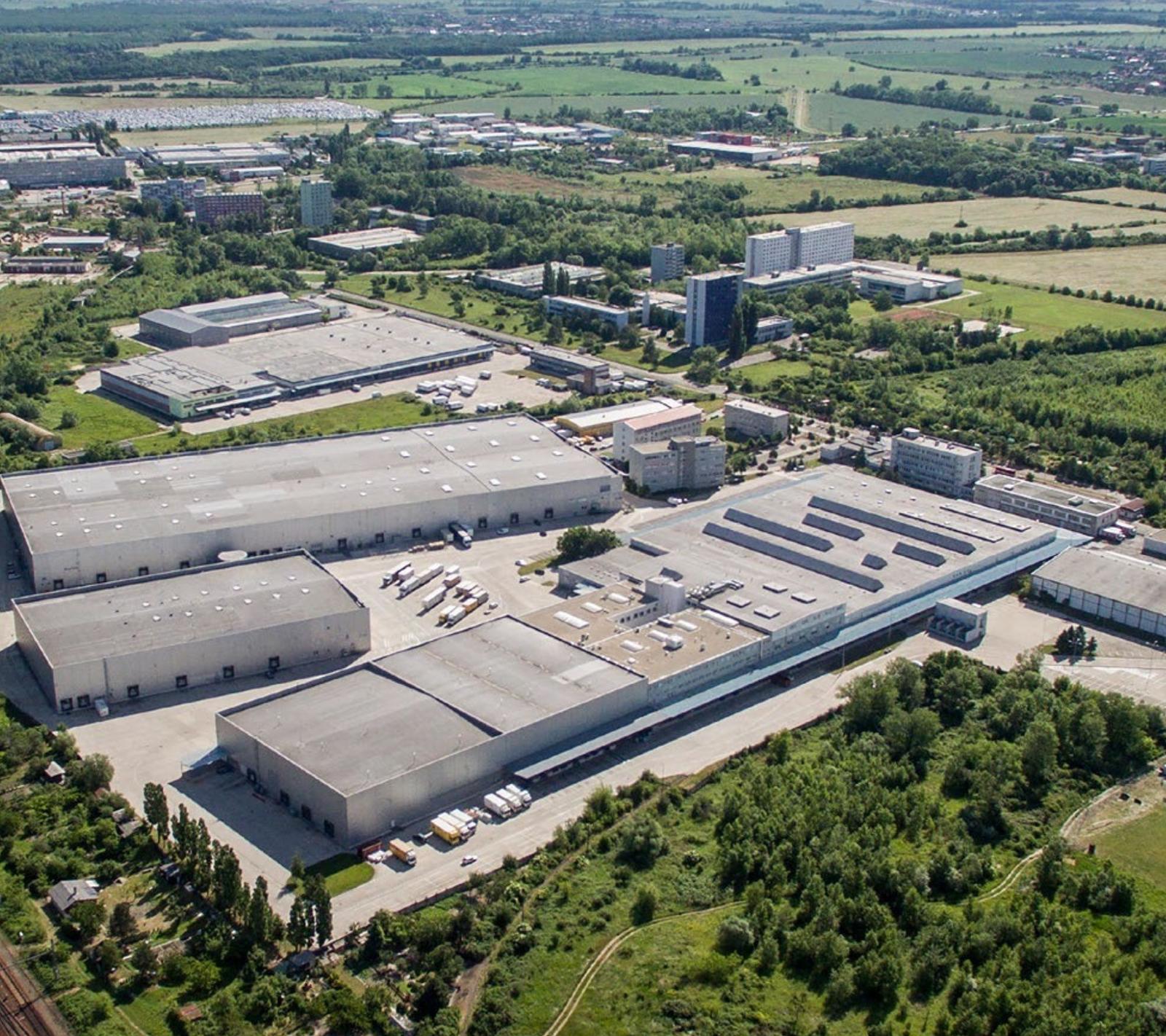 Prenájom skladových priestorov od 1220 m² vrátane kancelárií v meste Bratislava - Rača – fotka 2