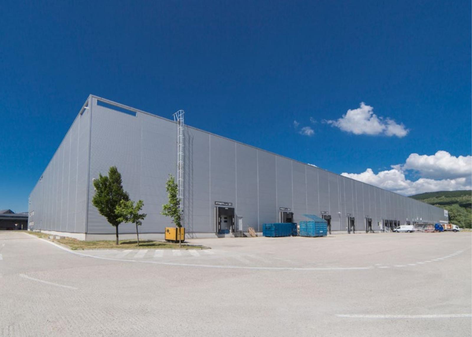 Prenájom skladových priestorov od 1220 m² vrátane kancelárií v meste Bratislava - Rača
