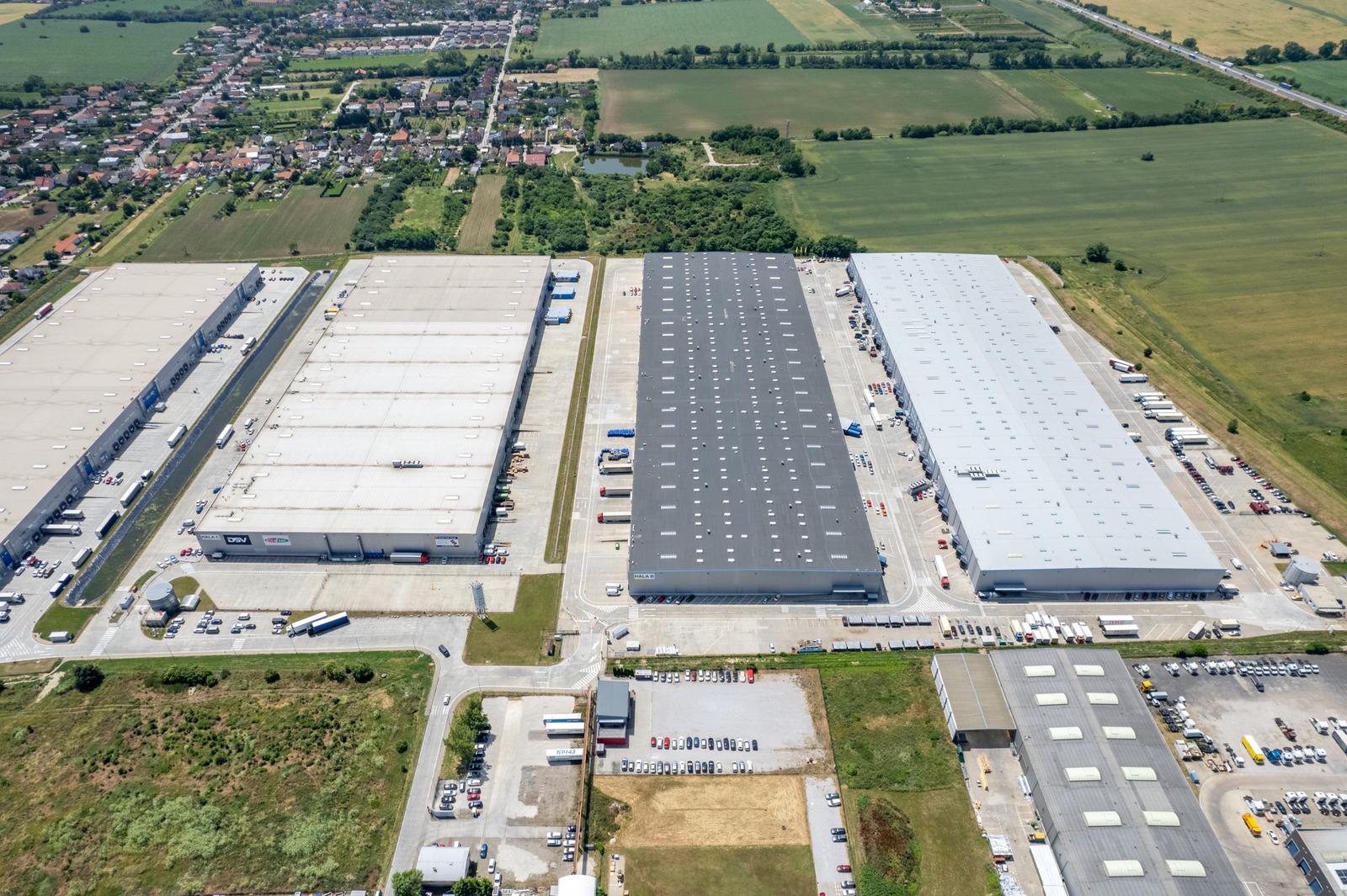 Prenájom skladových priestorov od 1700 m² s kanceláriami v meste Senec – fotka 2