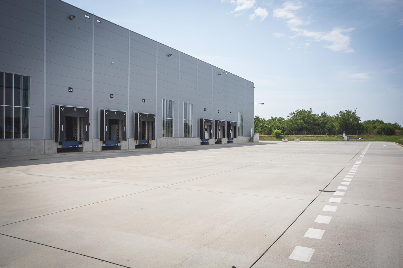 Prenájom skladových priestorov od 1700 m² s kanceláriami v meste Senec