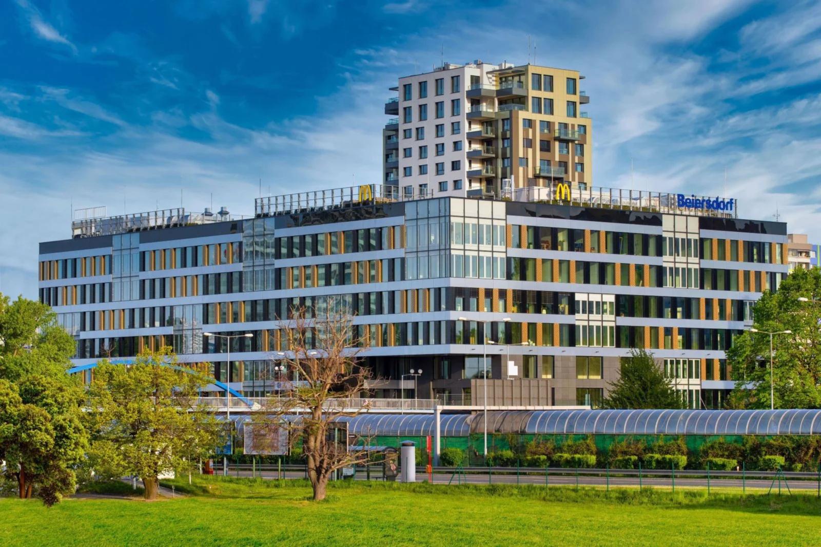 Prenájom samostatného kancelárskeho traktu 214 m² v jedinečnej budove Einpark v meste Bratislava