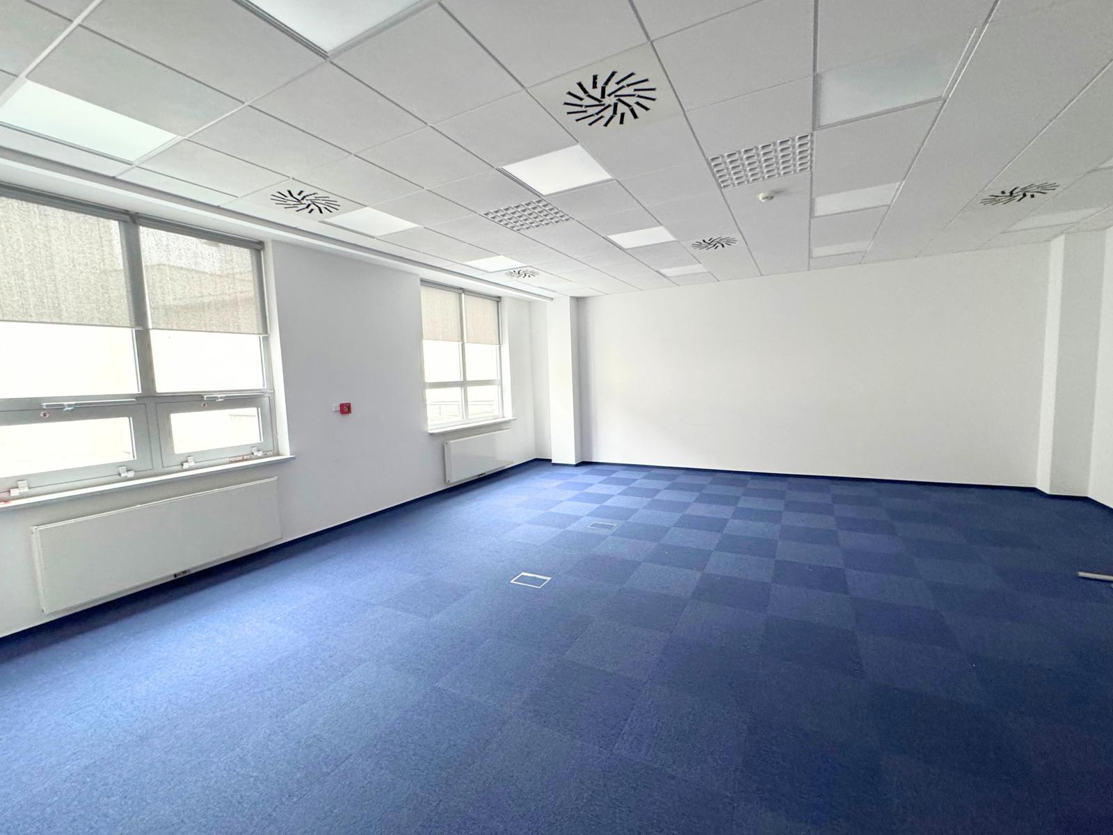 Prenájom samostatného komerčného priestoru od 335 m² v nákupnom centre Aupark v meste Piešťany – fotka 2