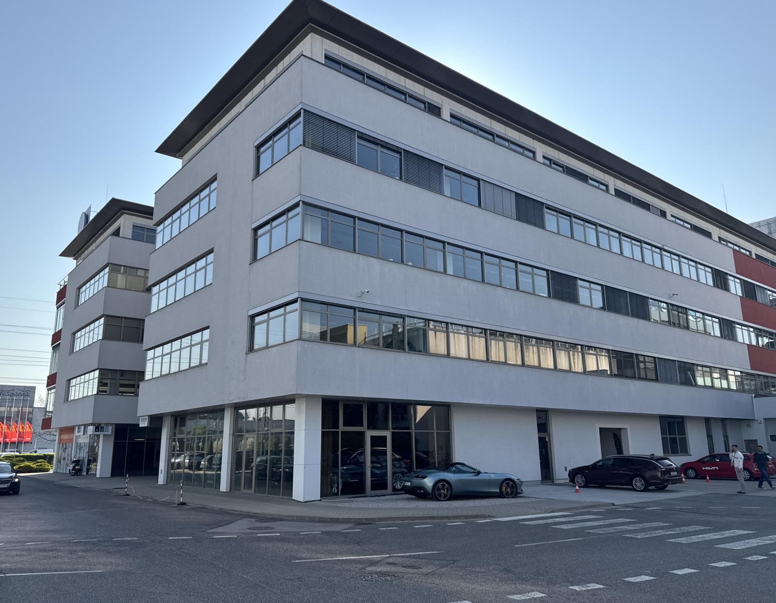 Prenájom samostatného kancelárskeho priestoru od 200 m² v GBC I v meste Bratislava
