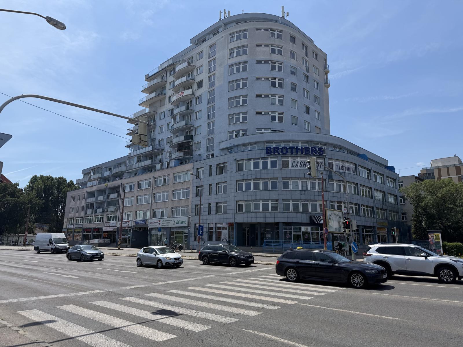 Predaj 5-izbového nebytového priestoru 180 m² na ulici Trnavská cesta v meste Bratislava