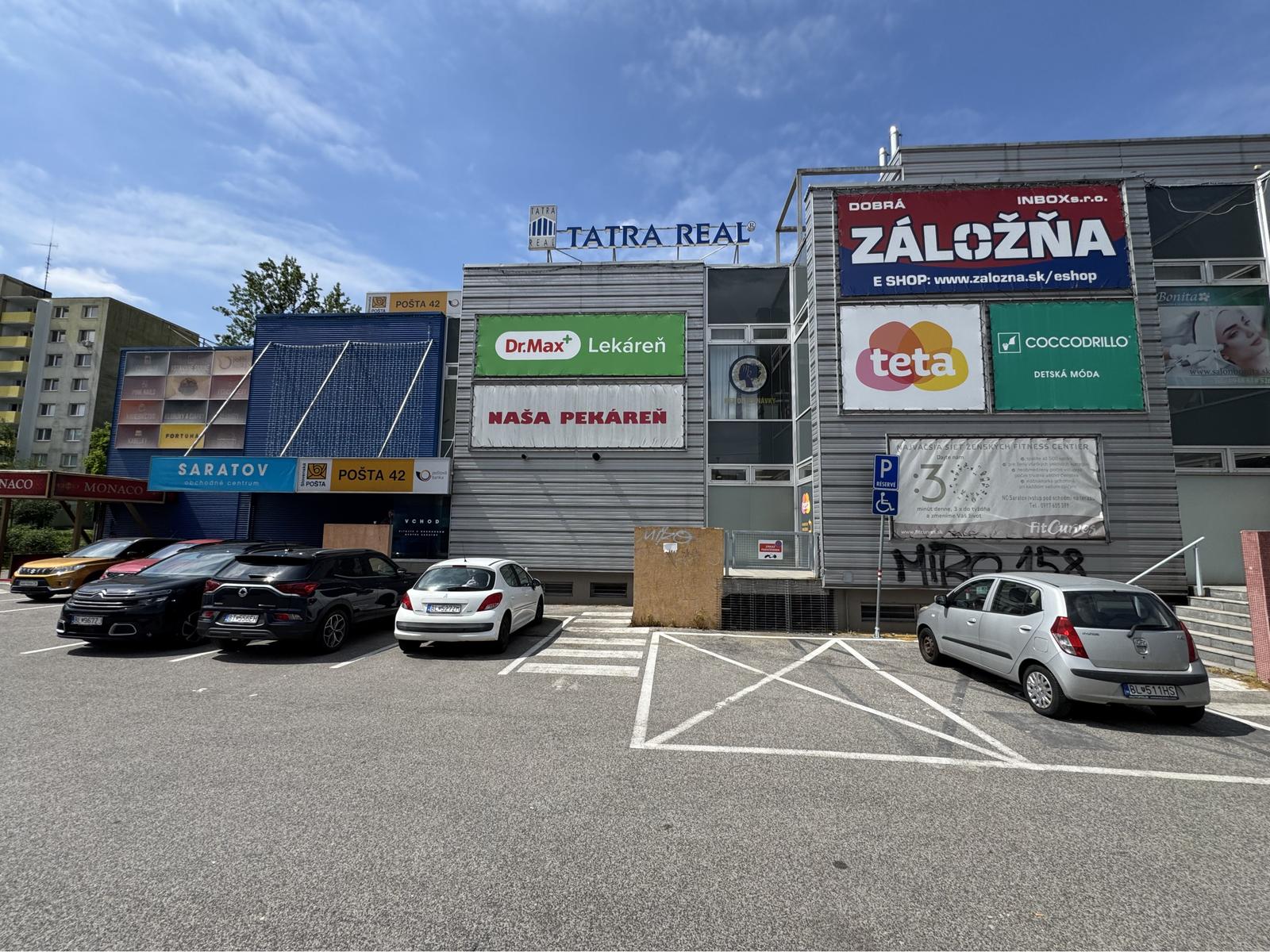 Prenájom obchodno-prevádzkového priestoru 594 m² v OD Saratov II v meste Bratislava, časti Dúbravka