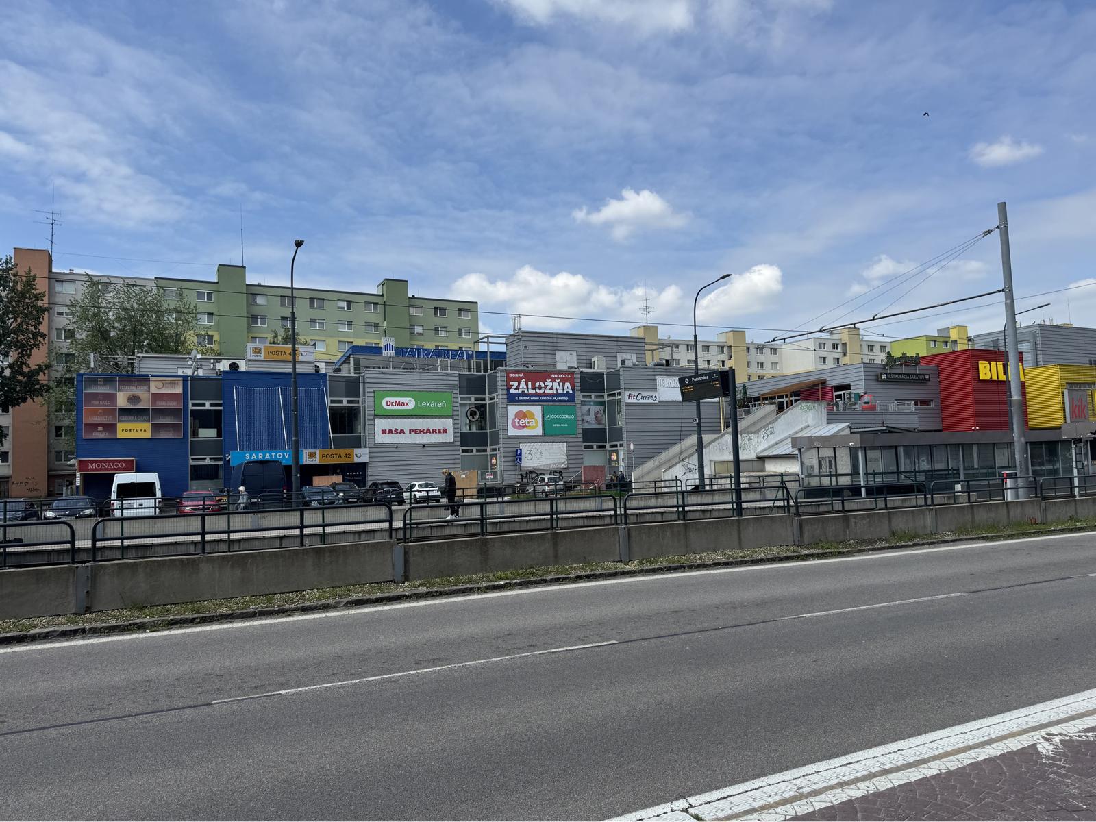 Prenájom obchodno-prevádzkového priestoru 594 m² v OD Saratov II v meste Bratislava, časti Dúbravka – fotka 2