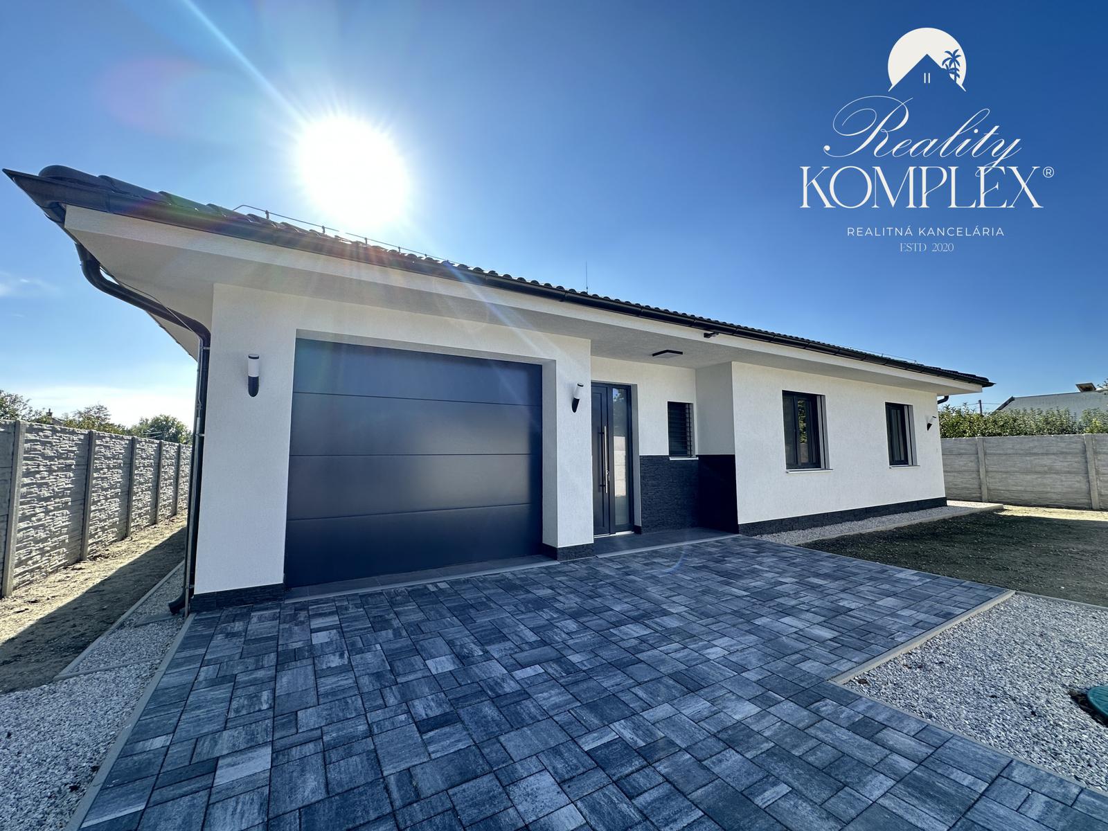 Reality KOMPLEX vám ponúka na predaj modernú novostavbu 5-izbového rodinného domu