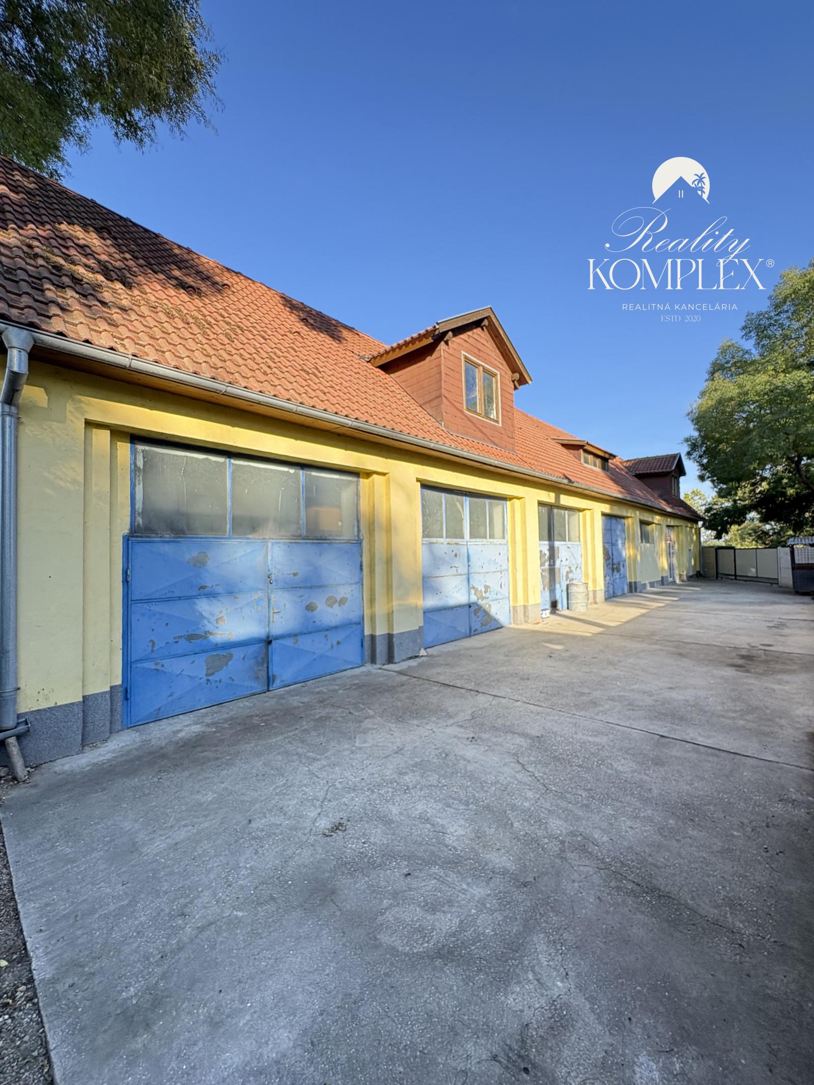 IBA U NÁS !!! Reality KOMPLEX s.r.o. vám ponúka na predaj priestranný viacúčelový priestor v Komárne na pozemku s celkovou výmerou 805 m2 za super cenu !!! – fotka 2