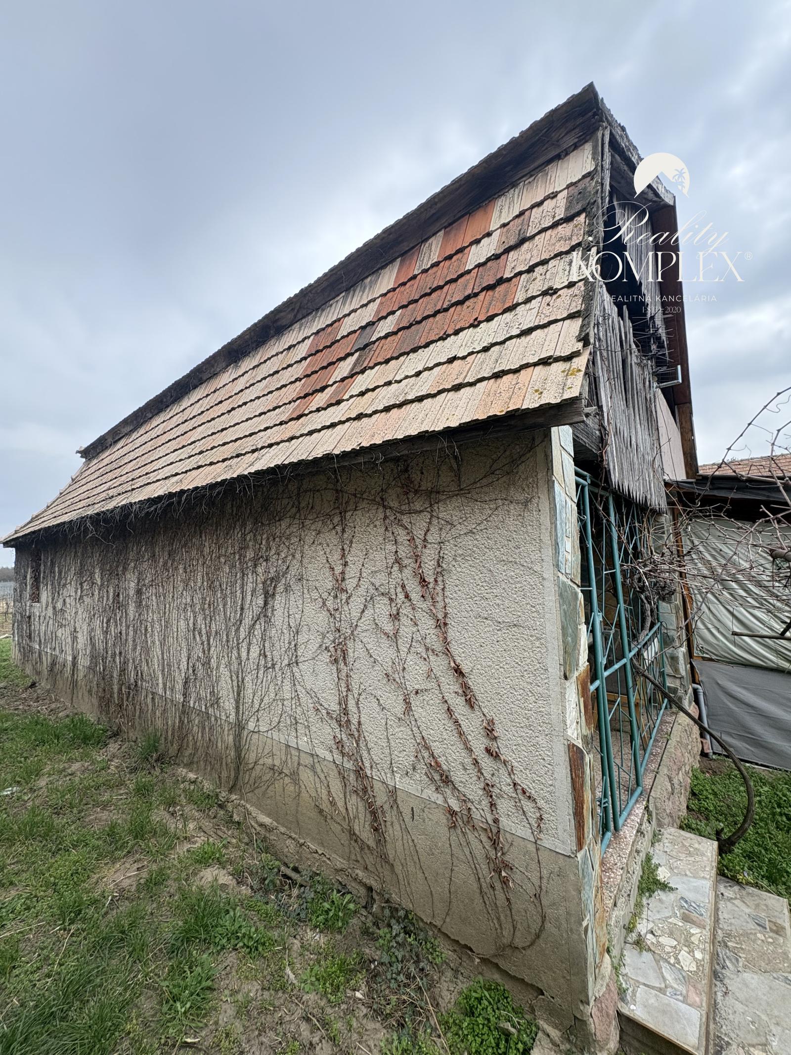 Velká zľava !!! IBA U NÁS !!! Reality KOMPLEX s.r.o. ponúka EXKLUZÍVNE na predaj poschodovú chatu s pivnicou v chatovej oblasti Chotín !!! – fotka 2