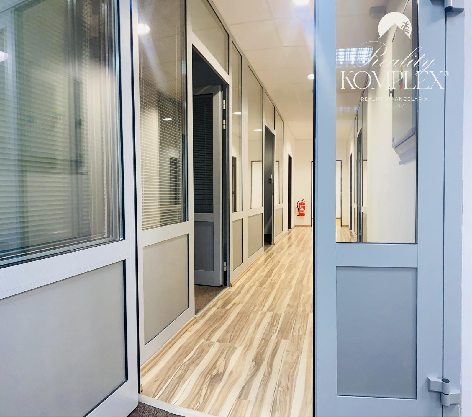 Reality KOMPLEX s.r.o Vám ponúka na prenájom  moderné nebytové priestory v rušnej lokalite mesta Komárno o výmere 270 m2!!!l – fotka 2