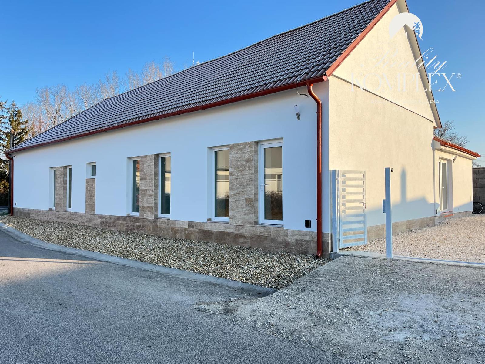 Reality KOMPLEX s.r.o. Vám ponúka  na predaj budovu na BÝVANIE aj PODNIKANIE v Novej Stráži – fotka 2