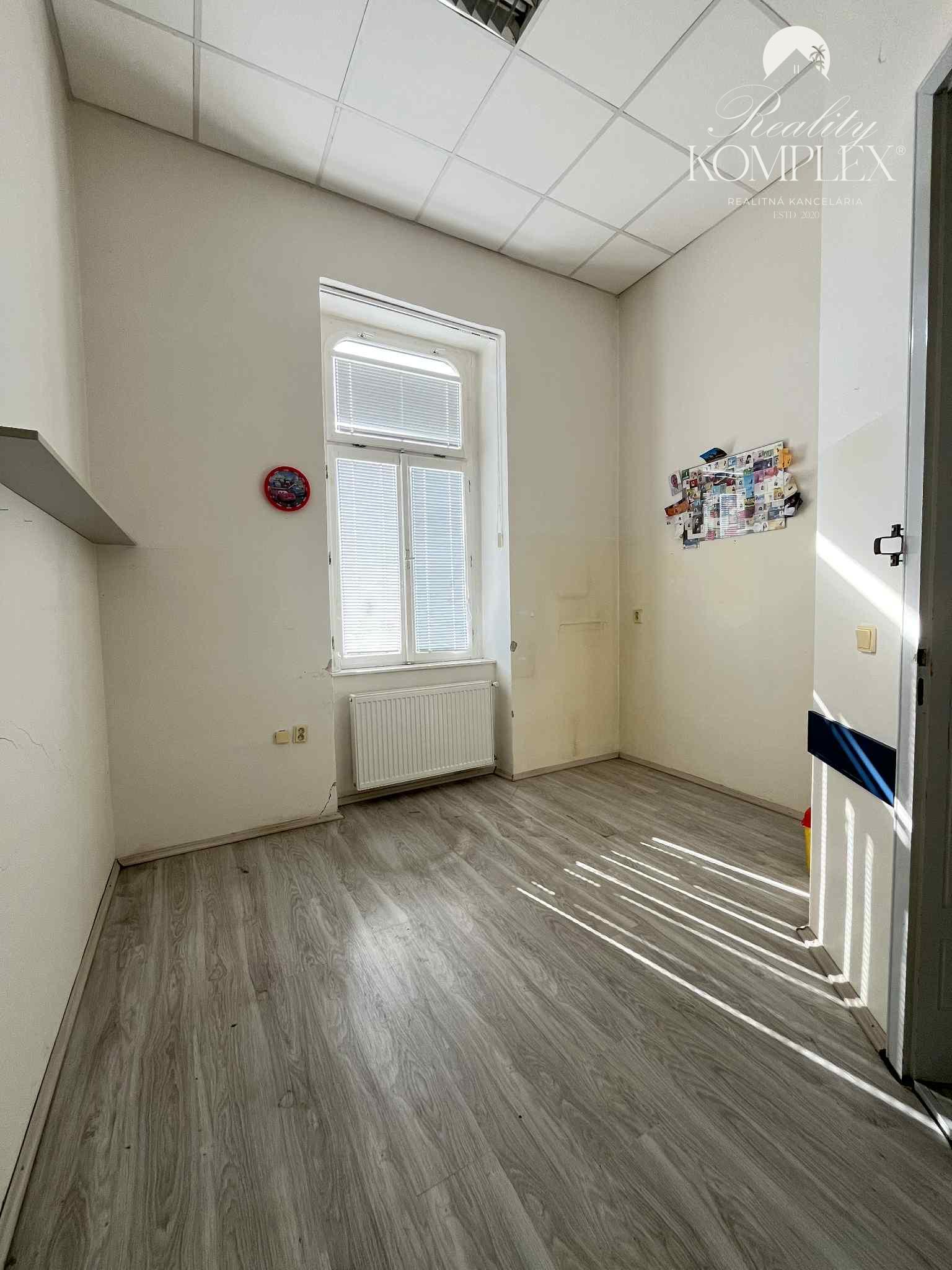 Reality KOMPLEX s.r.o Vám ponúka na prenájom nebytové priestory v rušnej lokalite mesta Komárno. – fotka 2