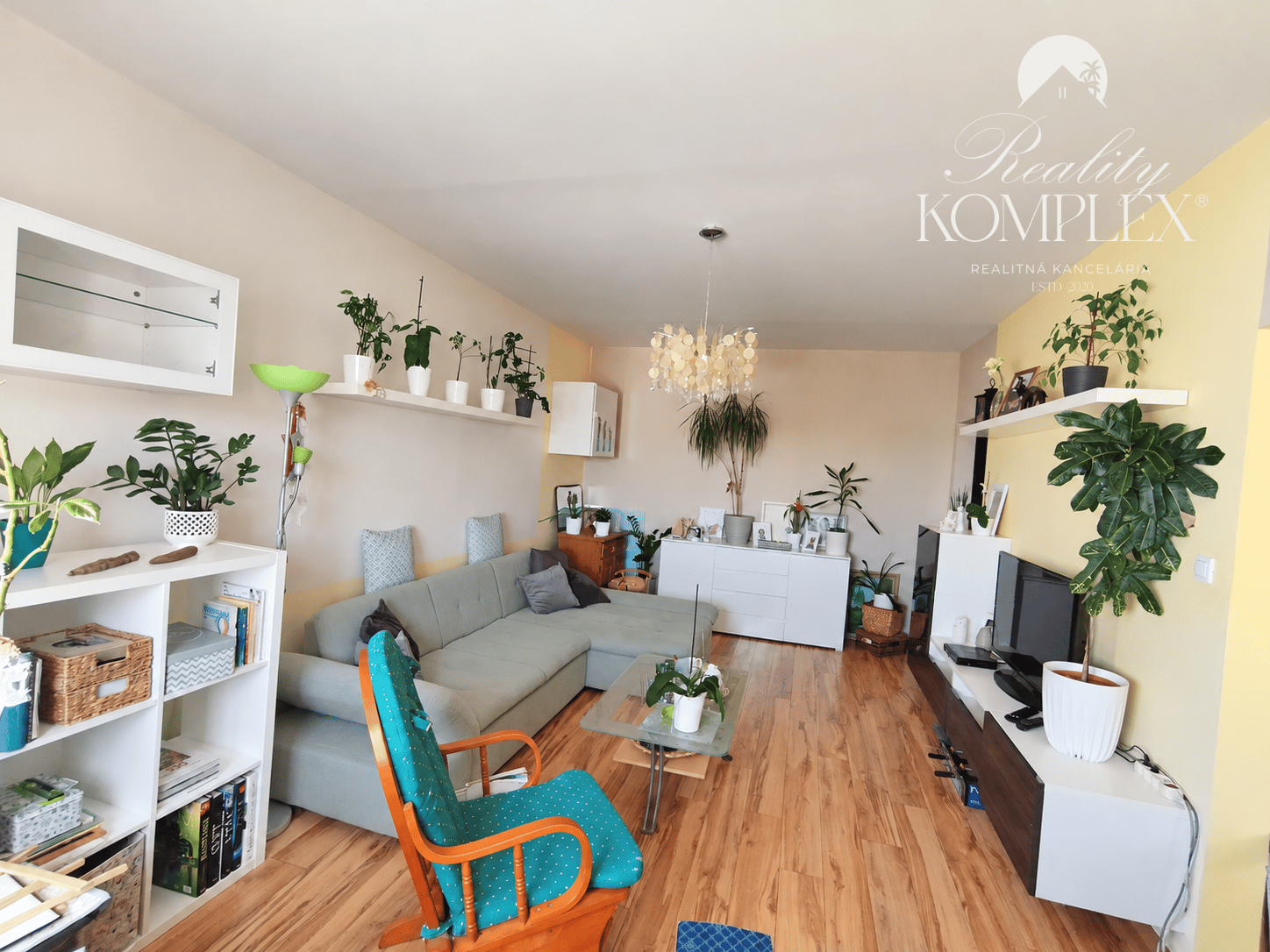 Reality KOMPLEX s.r.o. ponúka na PREDAJ priestranný 2-izbový byt vo vyhľadávanej lokalite Komárna