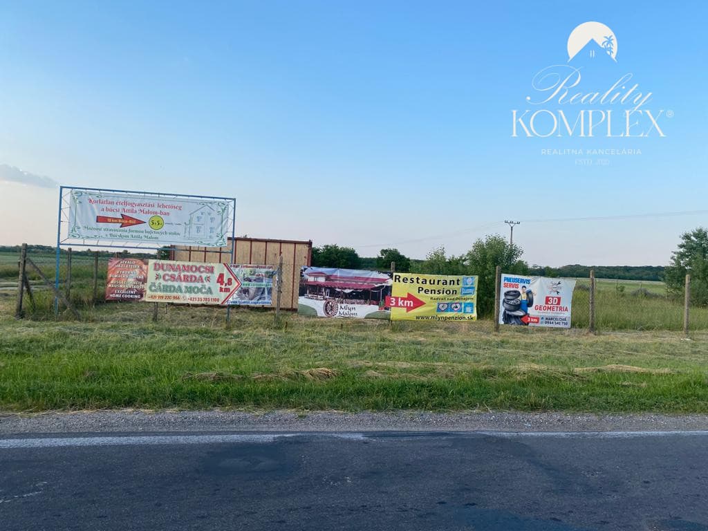 Reality KOMPLEX s.r.o. Vám ponúka na PRENÁJOM komerčný pozemok pri hlavnej ceste len 20 km od Komárna!!