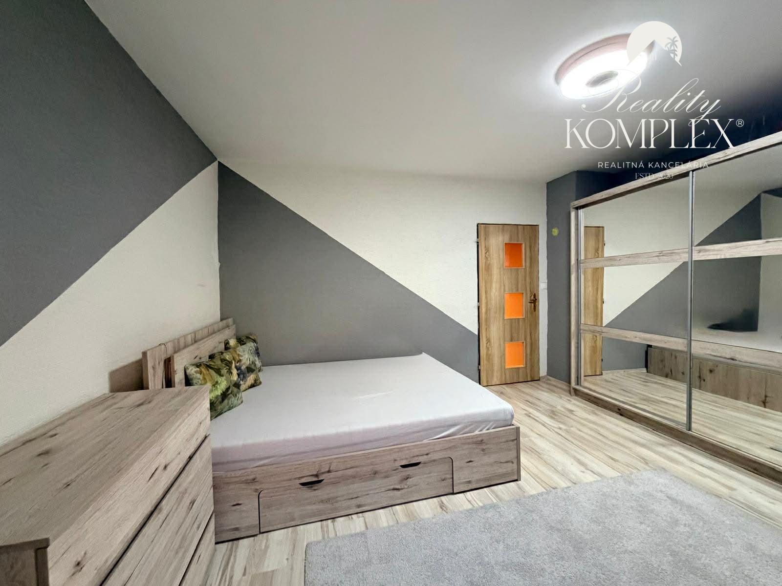 Reality KOMPLEX s.r.o. VámEXKLUZÍVNE ponúka na predaj rodinný dom v obci Zemianska Olča. – fotka 2