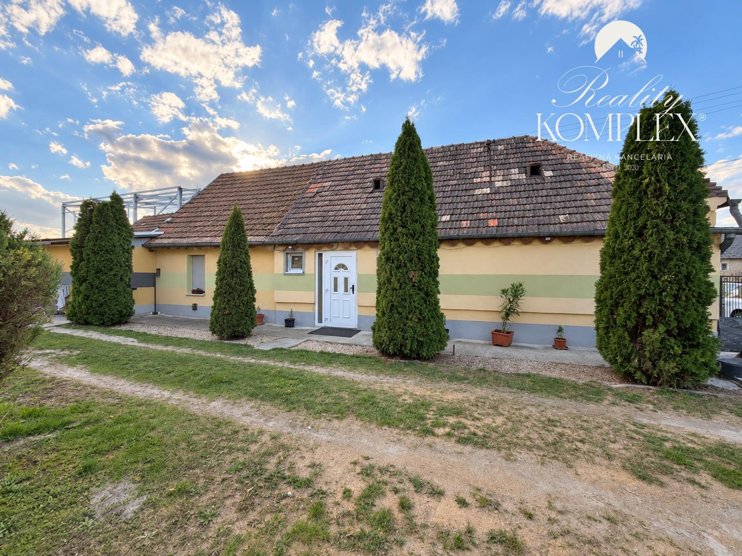 Reality KOMPLEX s.r.o. VámEXKLUZÍVNE ponúka na predaj rodinný dom v obci Zemianska Olča.